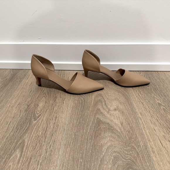 Vince, leather pointy toe kitten heels, tan, barely worn - Picture 3 of 4